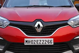Renault Captur Front Logo