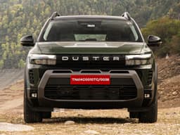 Renault Duster Front View