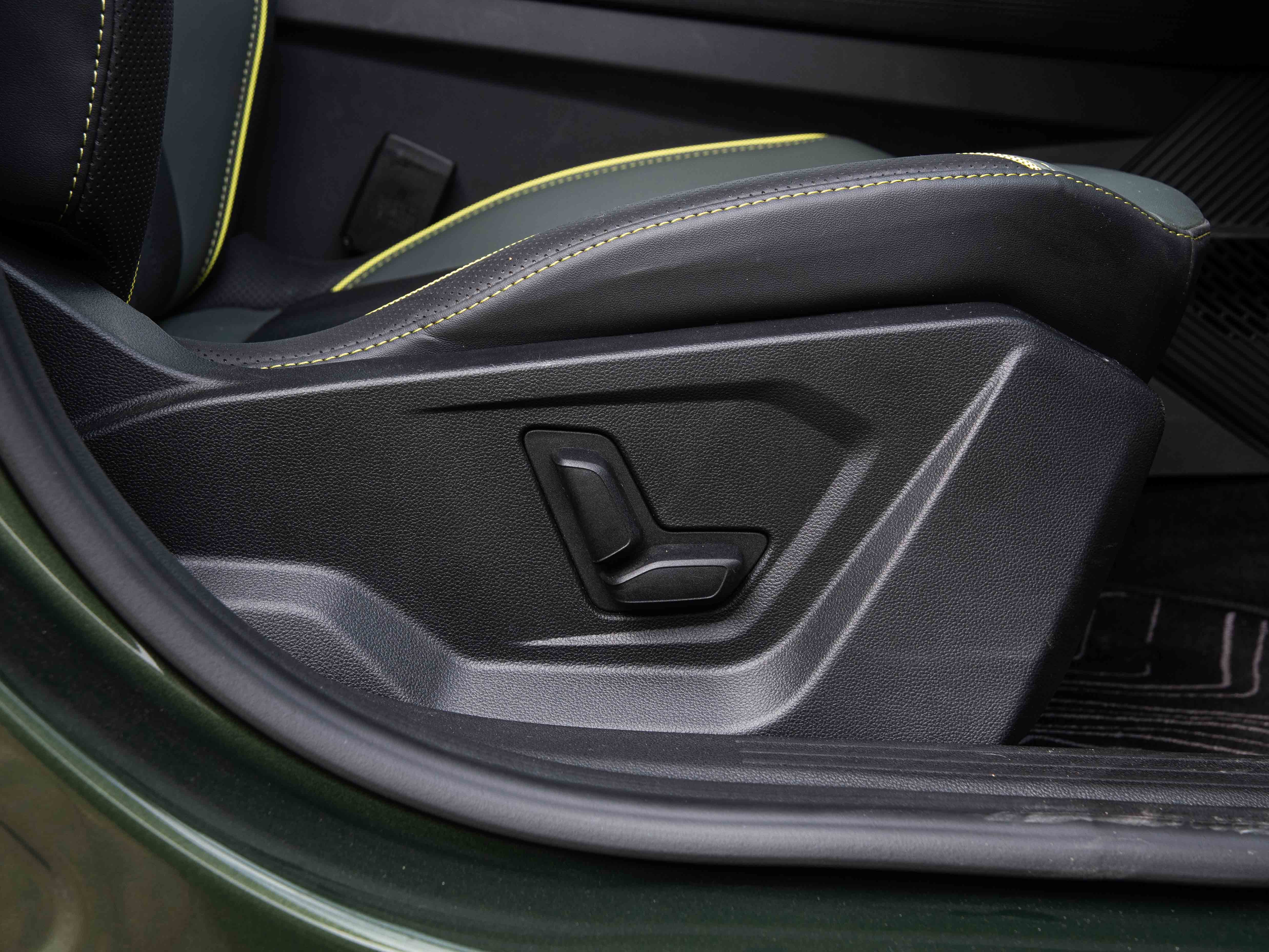 Duster Driver Renault Duster Driver Armrest Storage Image – Duster Photos in India ...