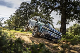 Renault Duster Front Right Three Quarter