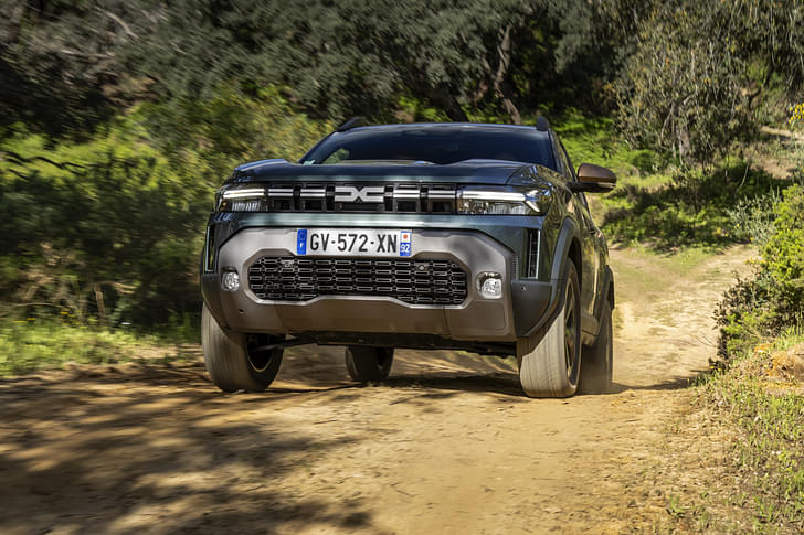 Renault Duster Front View