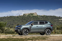 Renault Duster Front Right Three Quarter