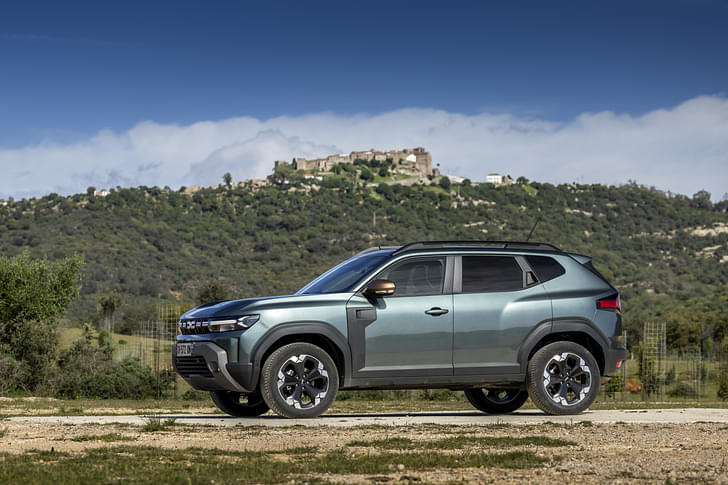 Renault Duster Front Right Three Quarter