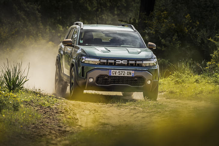 Renault Duster Front View