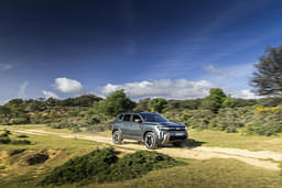 Renault Duster Front Left Three Quarter