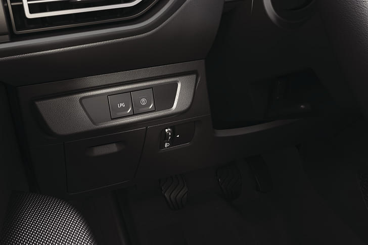 Renault Duster Door Controls