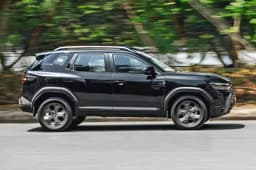 Renault Duster Front Right Three Quarter