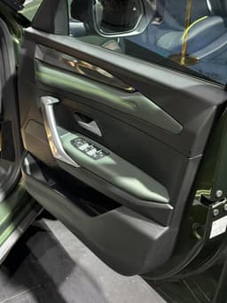 Renault Duster Color Green, Black