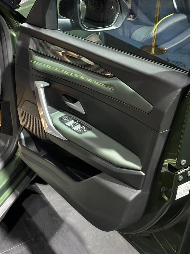 Color Green, Black Image - 32515