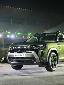 Renault Duster Front Right Three Quarter