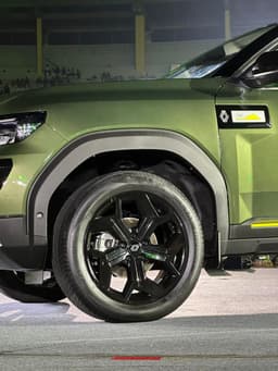 Renault Duster Color Green