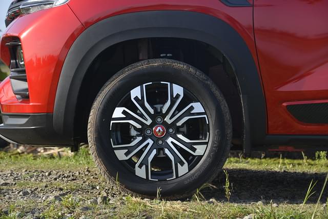 Alloy Wheels Image - 6856