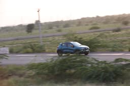 Renault Kwid Front Right Three Quarter