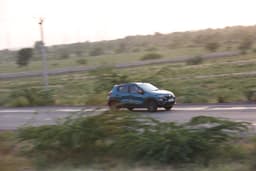 Renault Kwid Front Right Three Quarter