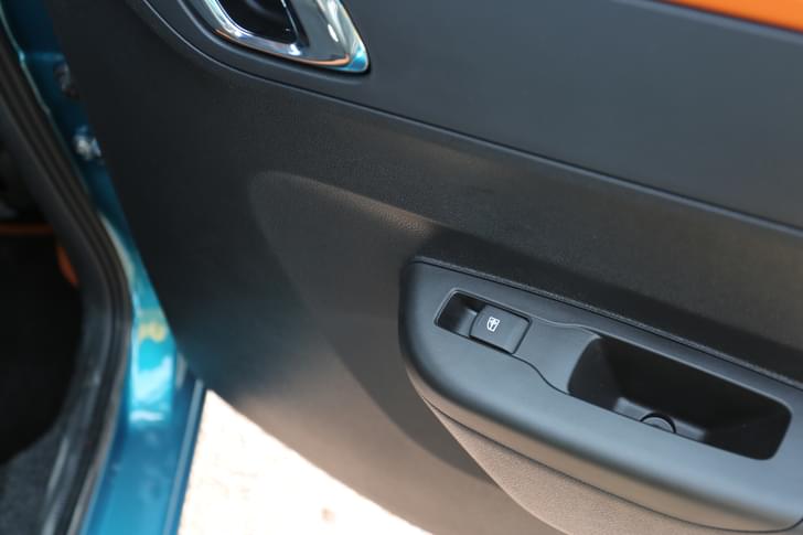 Renault Kwid Door Controls