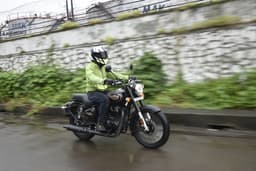 Royal Enfield 2023 Bullet 350 Front Right Three Quarter