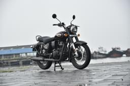 Royal Enfield 2023 Bullet 350 Front Left Three Quarter
