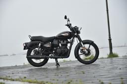 Royal Enfield 2023 Bullet 350 Front Right Three Quarter