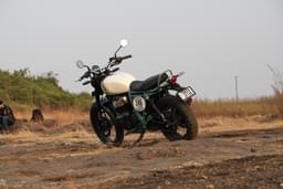Royal Enfield Bear 650 Front Right Three Quarter