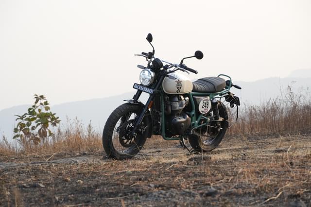 Front Right Three Quarter Image - 26079