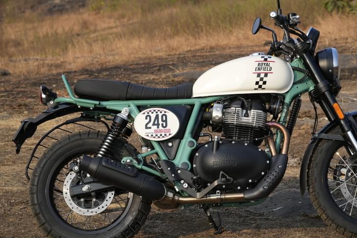 Royal Enfield Bear 650 Front Right Three Quarter