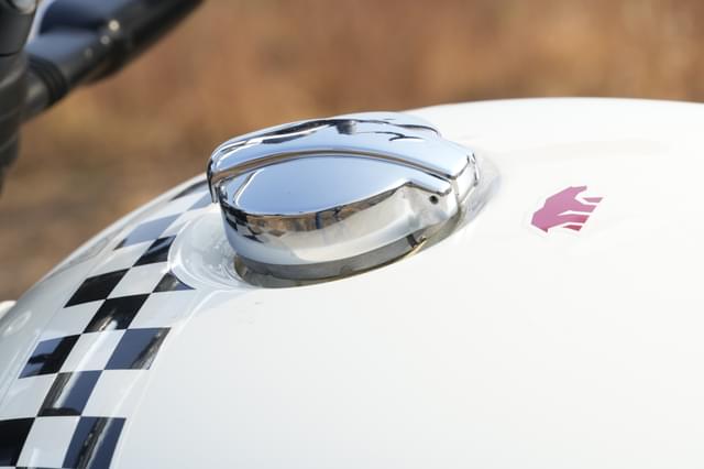 Closed Fuel Lid Image - 26317