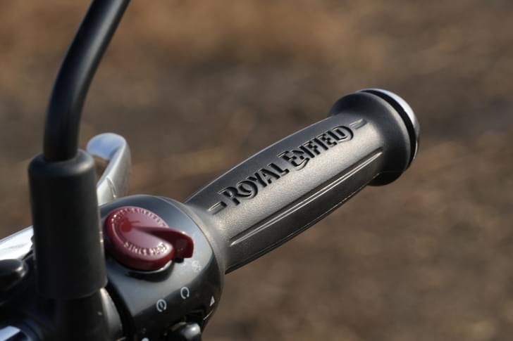 Royal Enfield Bear 650 Color Black