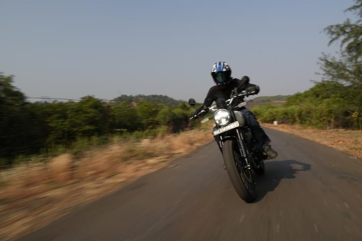 Royal Enfield Bear 650 Front Left Three Quarter