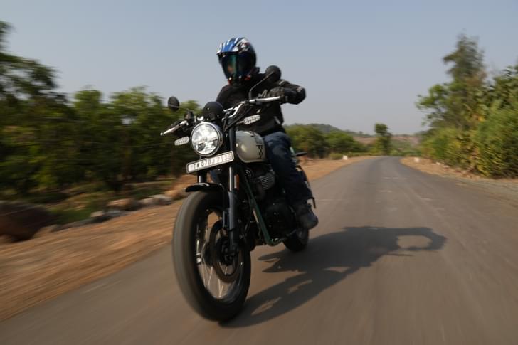 Royal Enfield Bear 650 Front Left Three Quarter