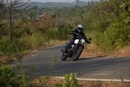 Royal Enfield Bear 650 Front Right Three Quarter