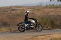 Royal Enfield Bear 650 Front Left Three Quarter