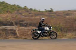 Royal Enfield Bear 650 Color Green
