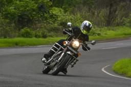 Royal Enfield Classic 350 Front Right Three Quarter