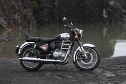 Royal Enfield Classic 350 Front Left Three Quarter