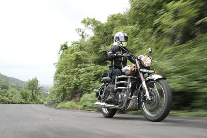 Royal Enfield Classic 350 Front Left Three Quarter