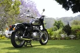Royal Enfield Classic 650 Twin Front Left Three Quarter