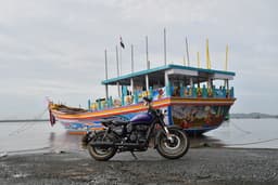 Royal Enfield Goan Classic 350 Front Left Three Quarter