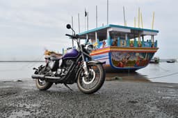 Royal Enfield Goan Classic 350 Front Left Three Quarter