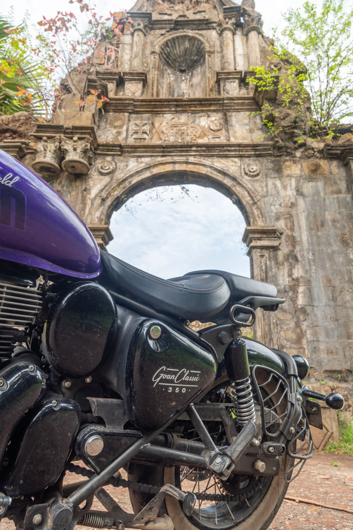 Royal Enfield Goan Classic 350 Front Left Three Quarter