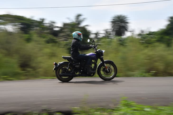 Royal Enfield Goan Classic 350 Front Right Three Quarter