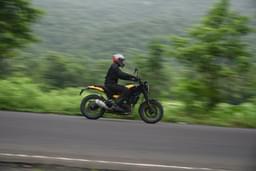 Royal Enfield Guerrilla 450 Color Yellow