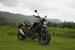 Royal Enfield Guerrilla 450 Front Left Three Quarter