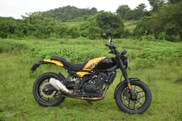 Royal Enfield Guerrilla 450 Front Right Three Quarter
