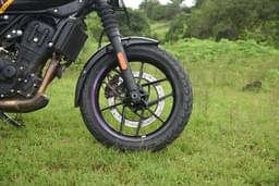 Royal Enfield Guerrilla 450 Color Black