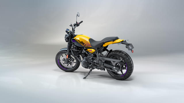 Front Right Three Quarter Image - 26312