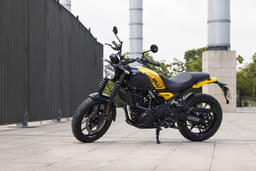 Royal Enfield Guerrilla 450 Color Black