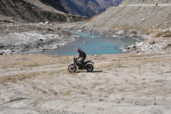 Royal Enfield Himalayan Color Black, Gray