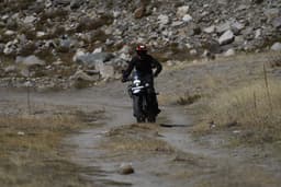 Royal Enfield Himalayan Color Black, Red