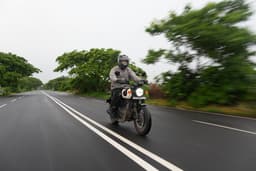 Royal Enfield Hunter 350 Front Right Three Quarter