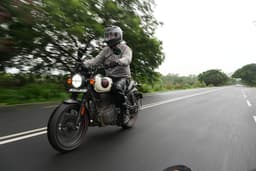 Royal Enfield Hunter 350 Front Left Three Quarter